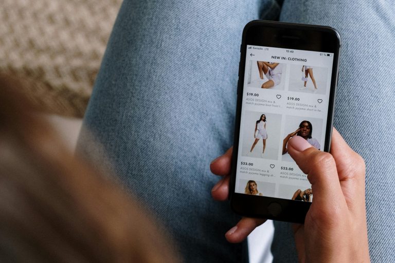 The New Era of Social Selling: Why Live Commerce is Revolutionising Retail